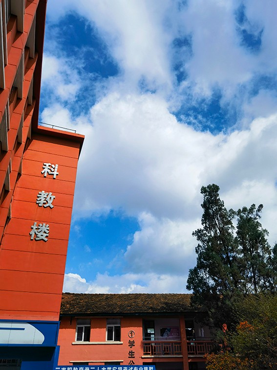 云南  教学楼.jpg