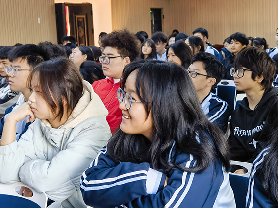 云南 学生3.jpg